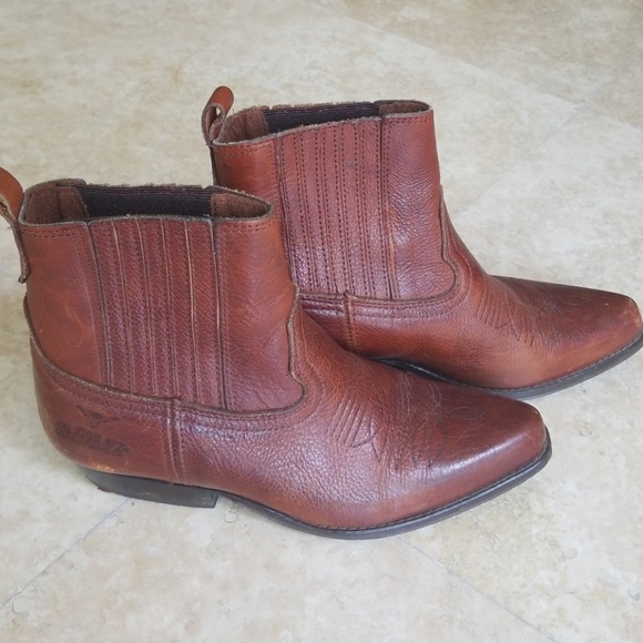 Boots - Picture 4 of 6